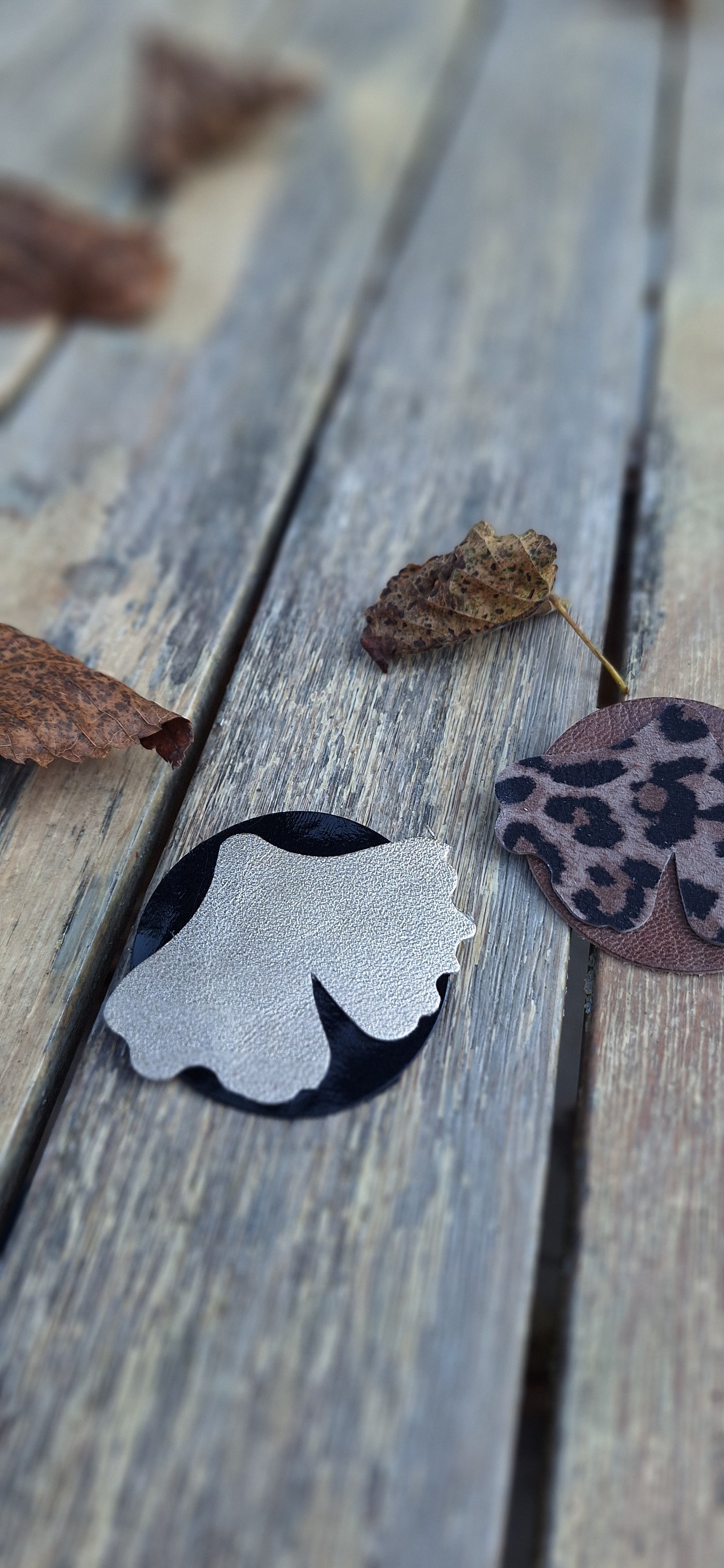 Broche Gingko - noir & doré