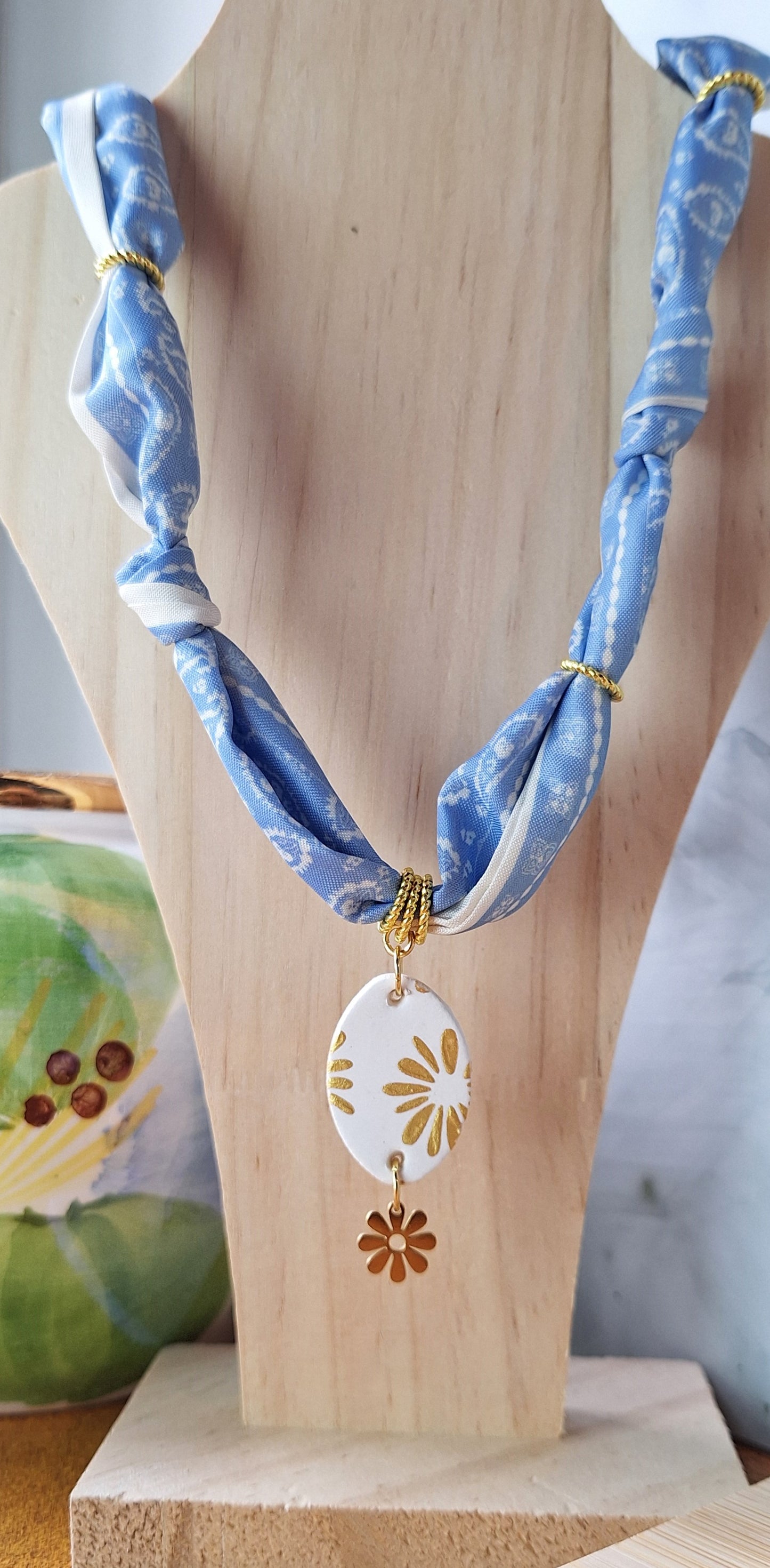 Collier foulard bleu clair