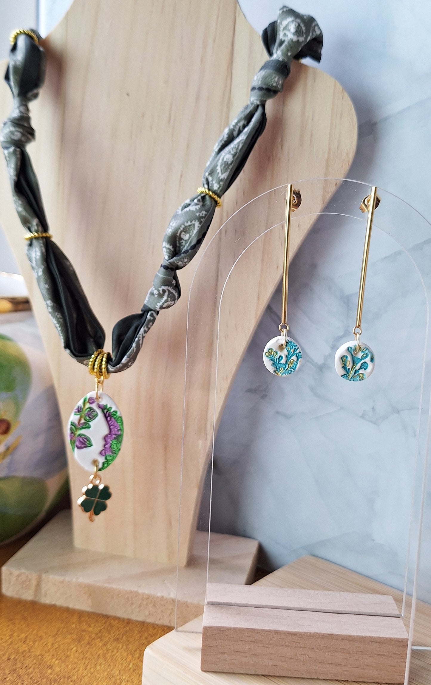 Collier foulard kaki