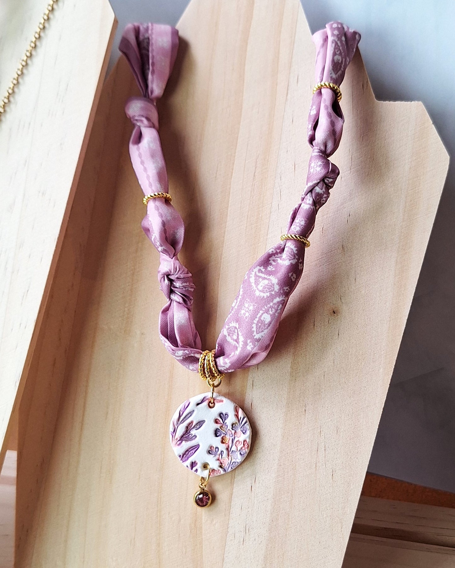 Collier foulard rose clair