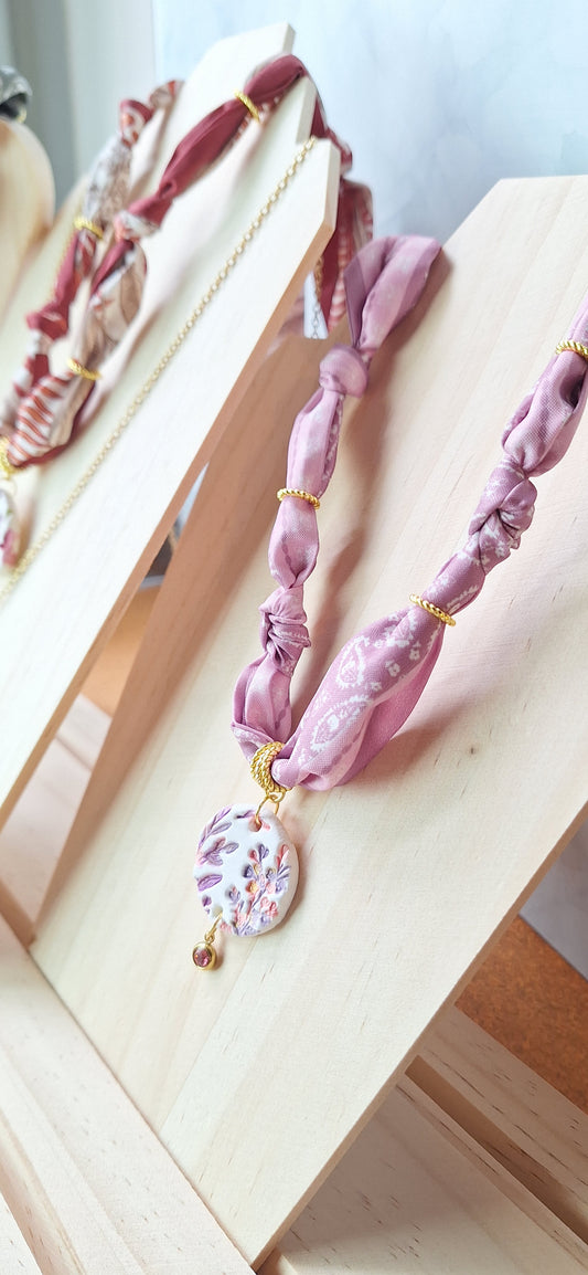 Collier foulard rose clair