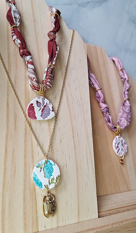 Collier foulard bordeaux